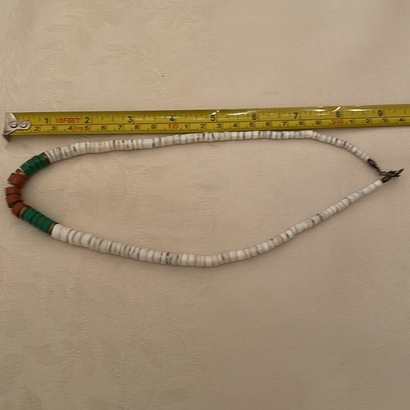 Vintage tri color puka shell necklace (middle beads darker than pic shows) (mlb) - Picture 5 of 6